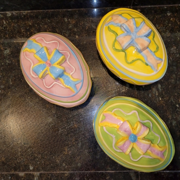 Source Unknown Holiday Set Of 3 Easter Egg Ceramic Candy Dishes